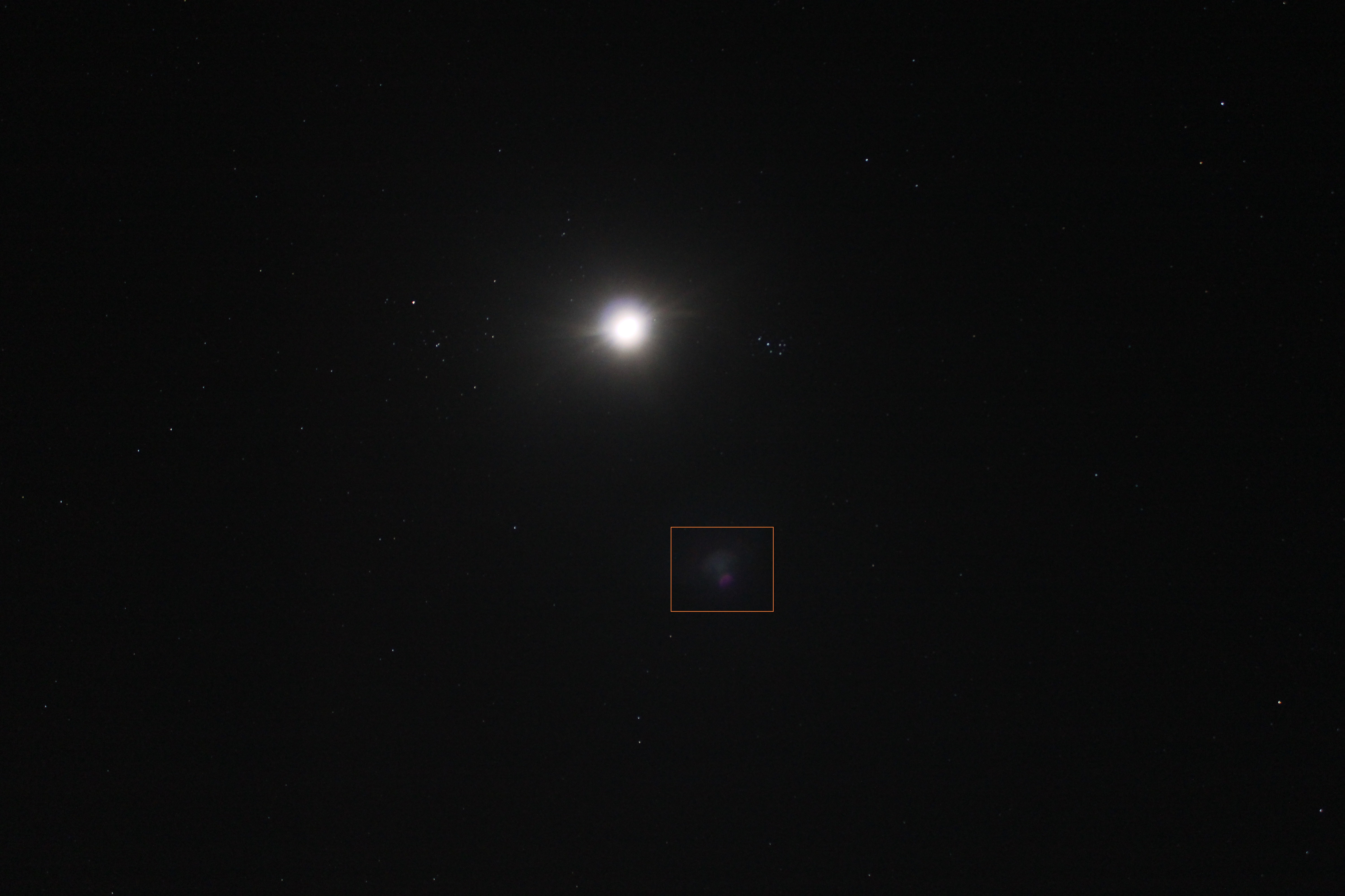 A Hold és Taurus csillagkép közelsége
