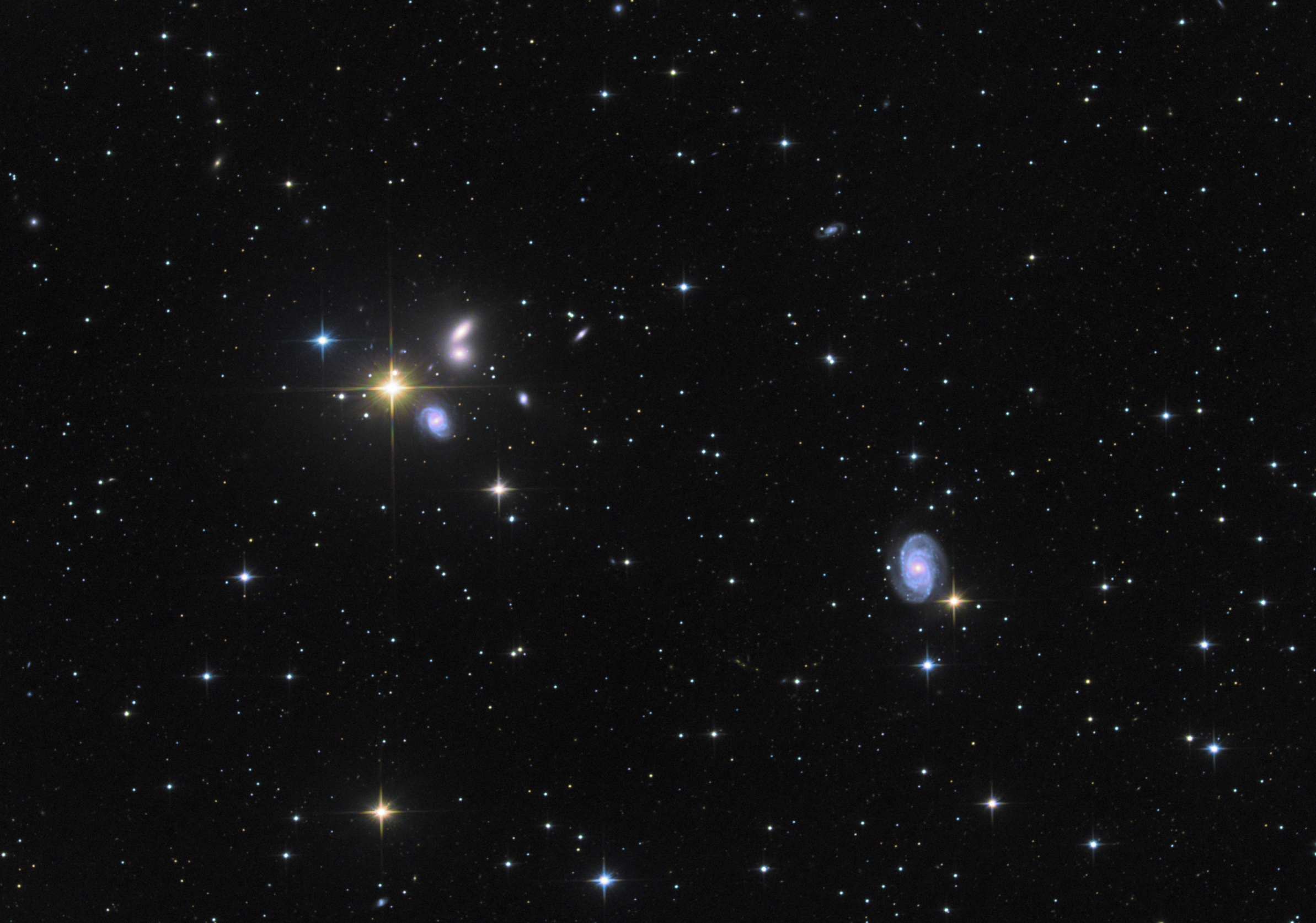 Hickson 68 kompakt galaxishalmaz és az NGC 5371