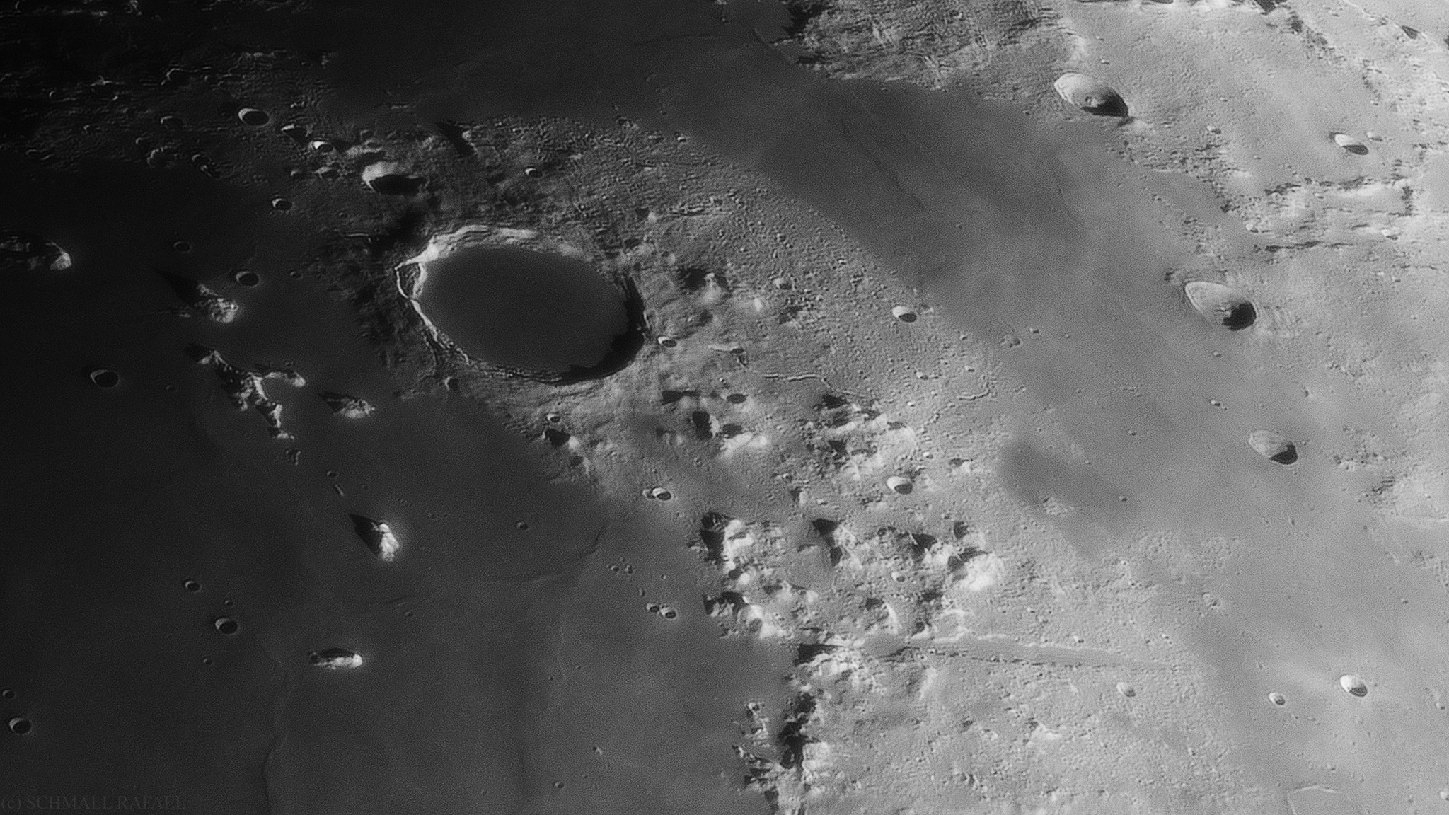 Holdrészlet - Plato és a Vallis Alpes