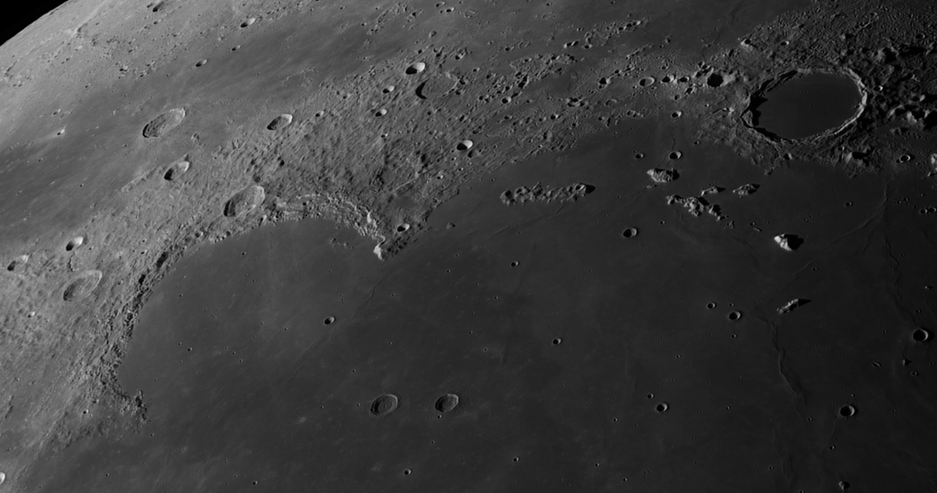 Sinus Iridum & Plato kráter