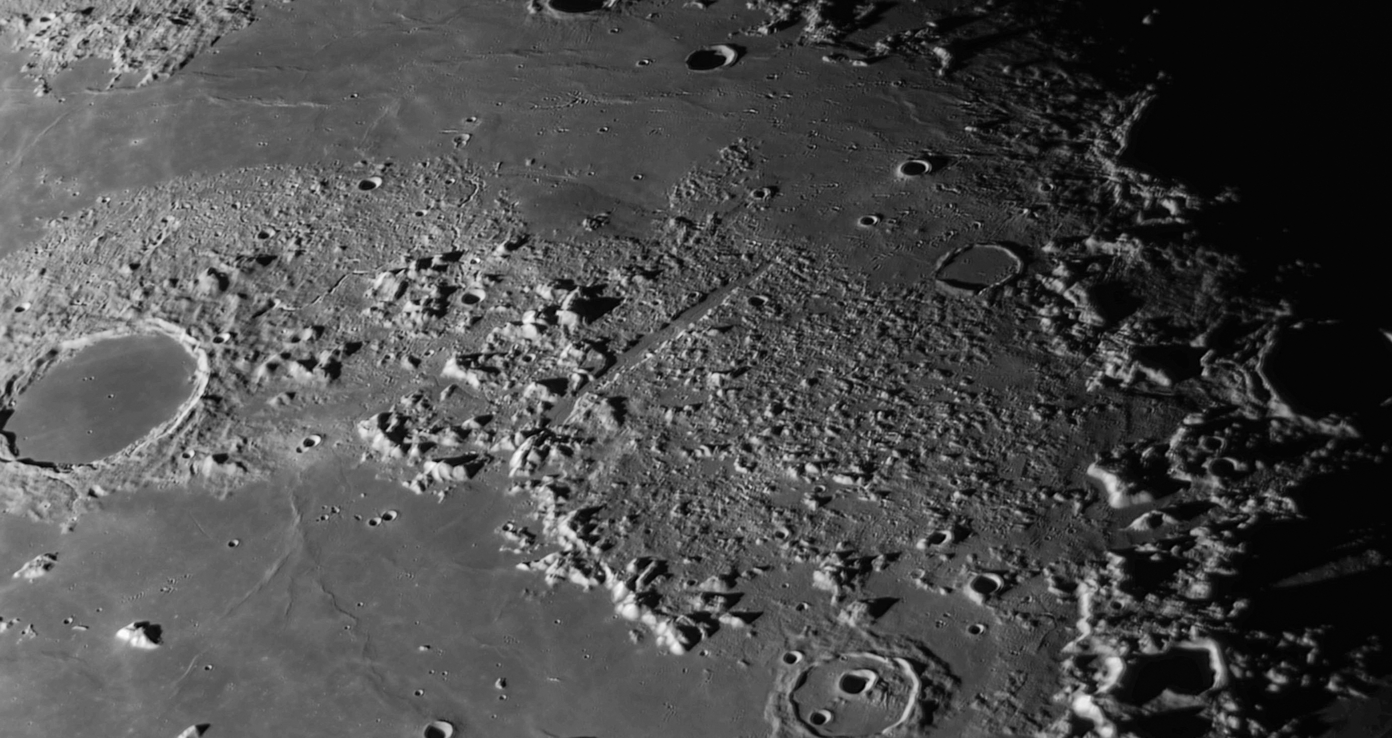 Plato, Vallis Alpes