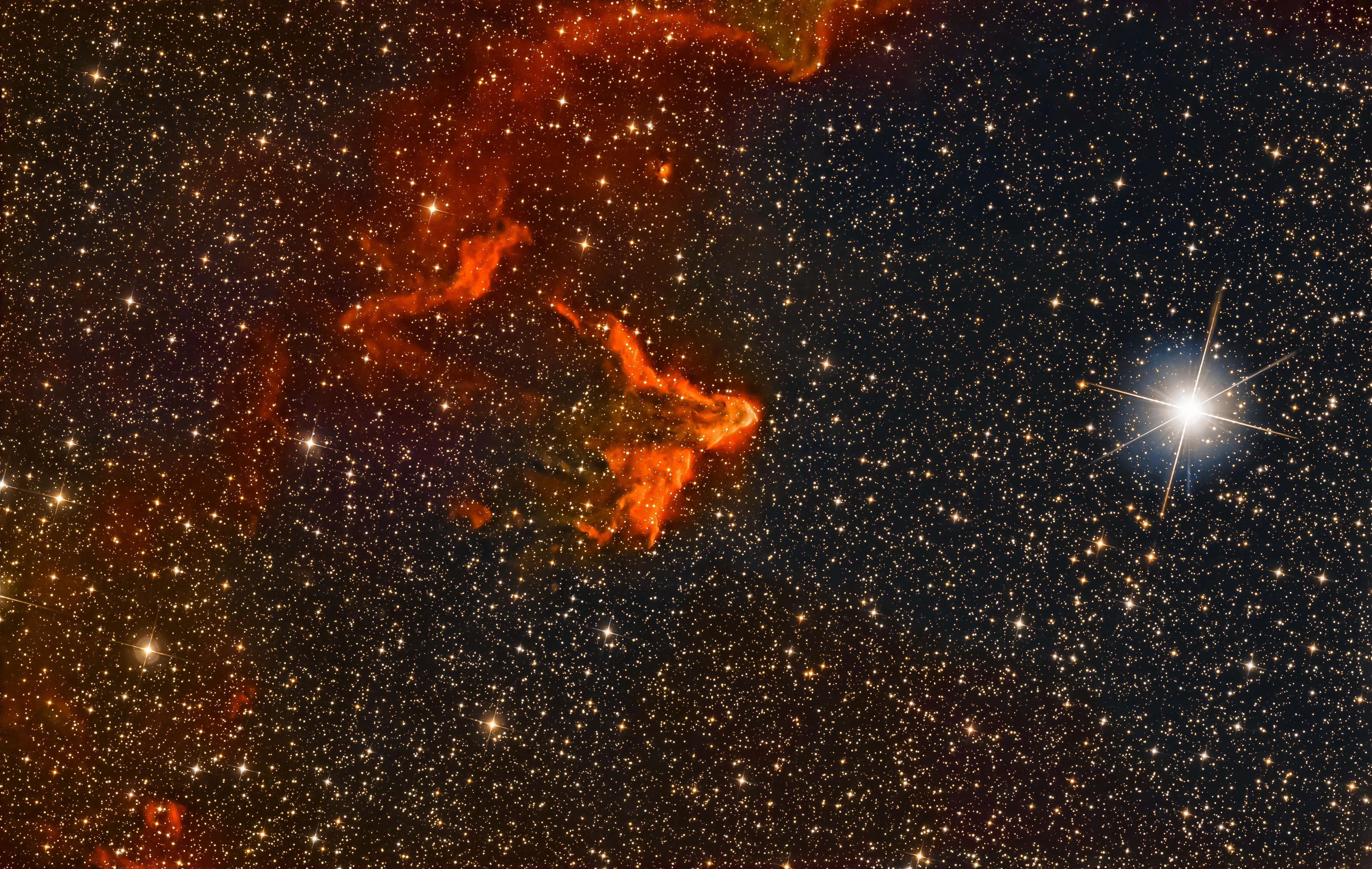 IC 63 Cassiopeia szelleme