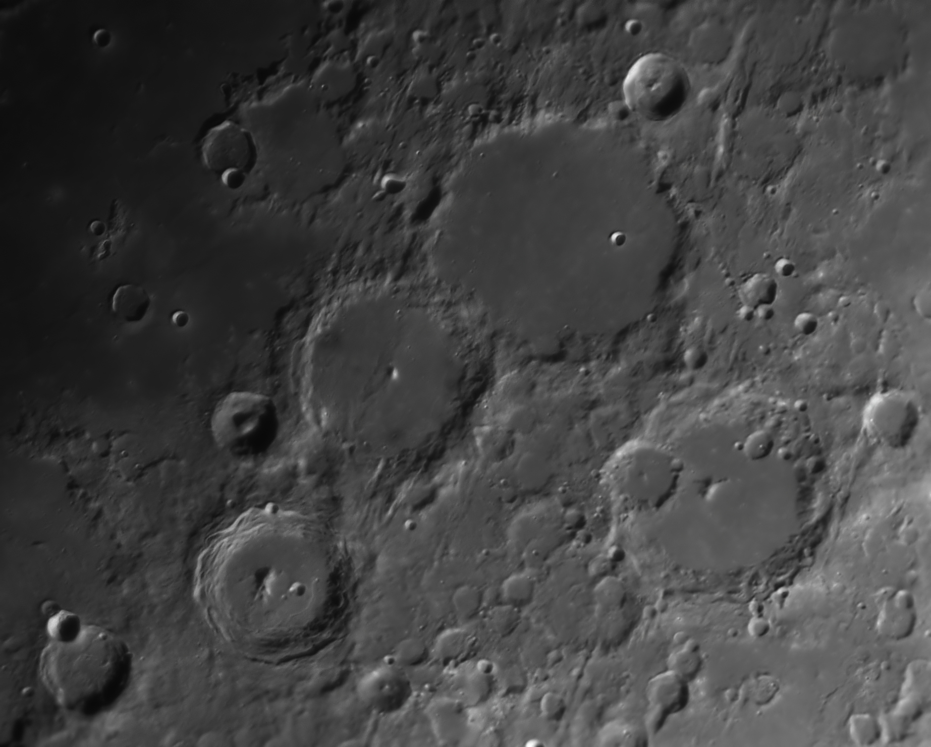 Kráter-figura a Holdon