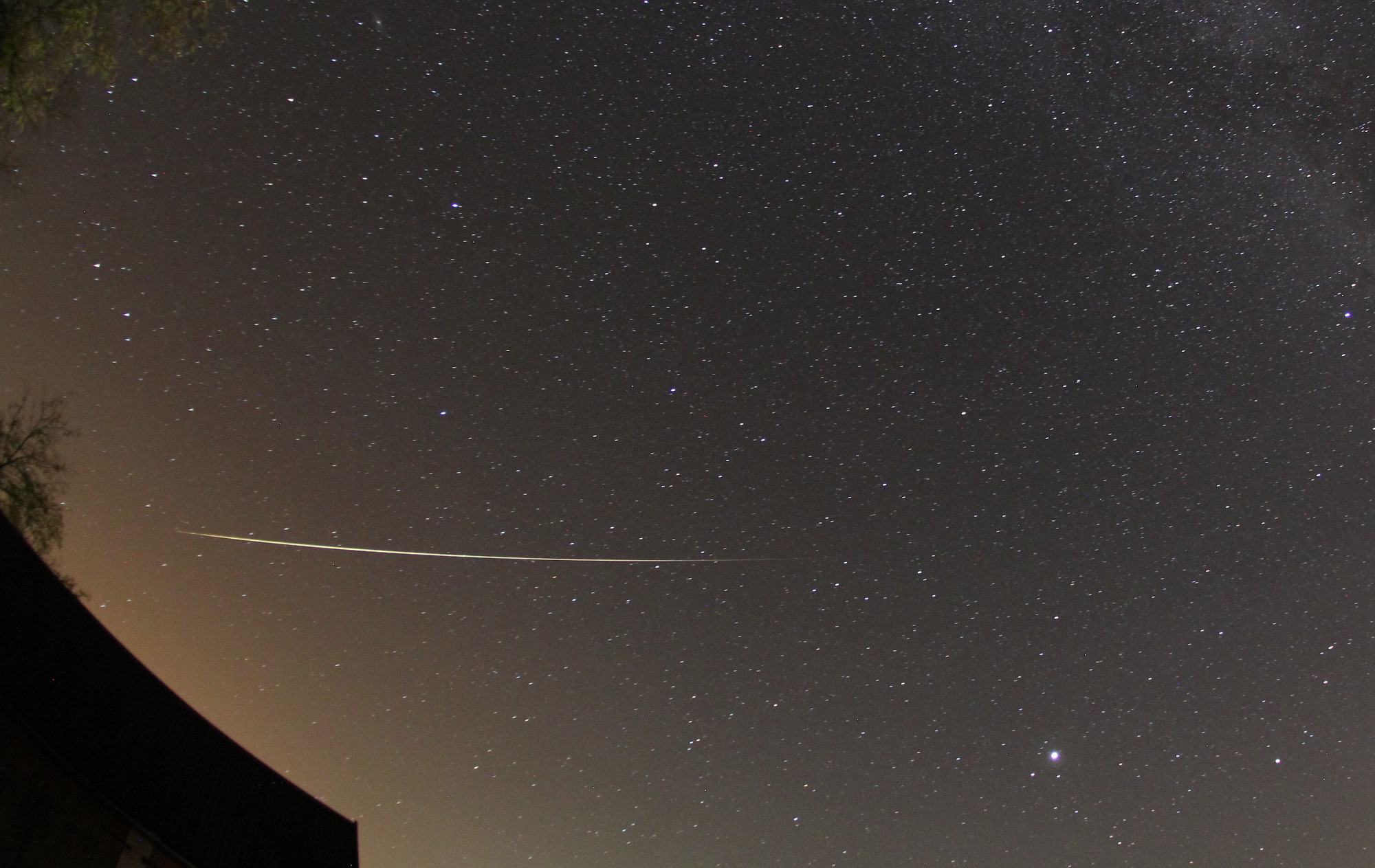Fényes és hosszú sporadikus meteor